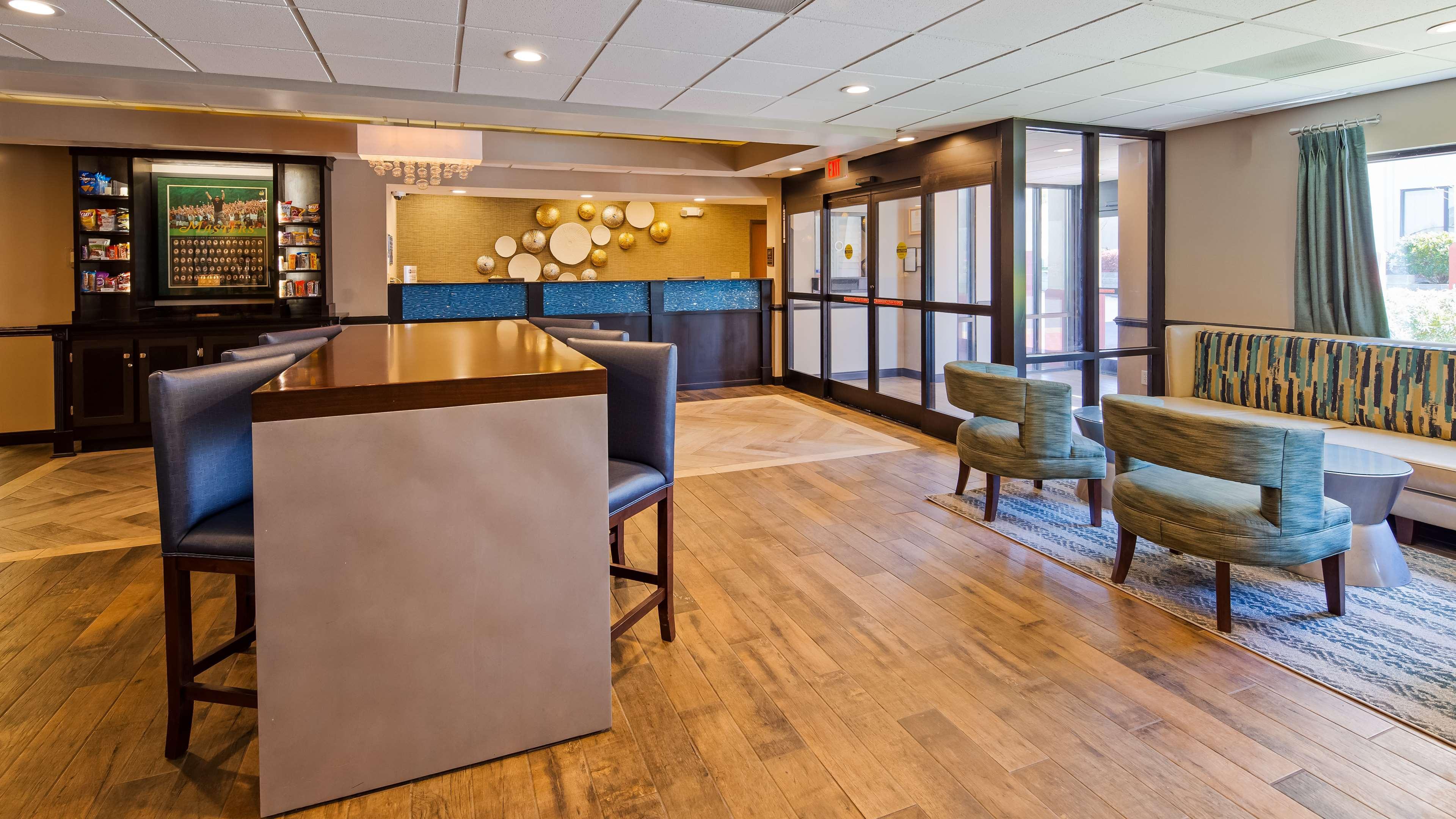 Best Western Augusta West Bagian luar foto