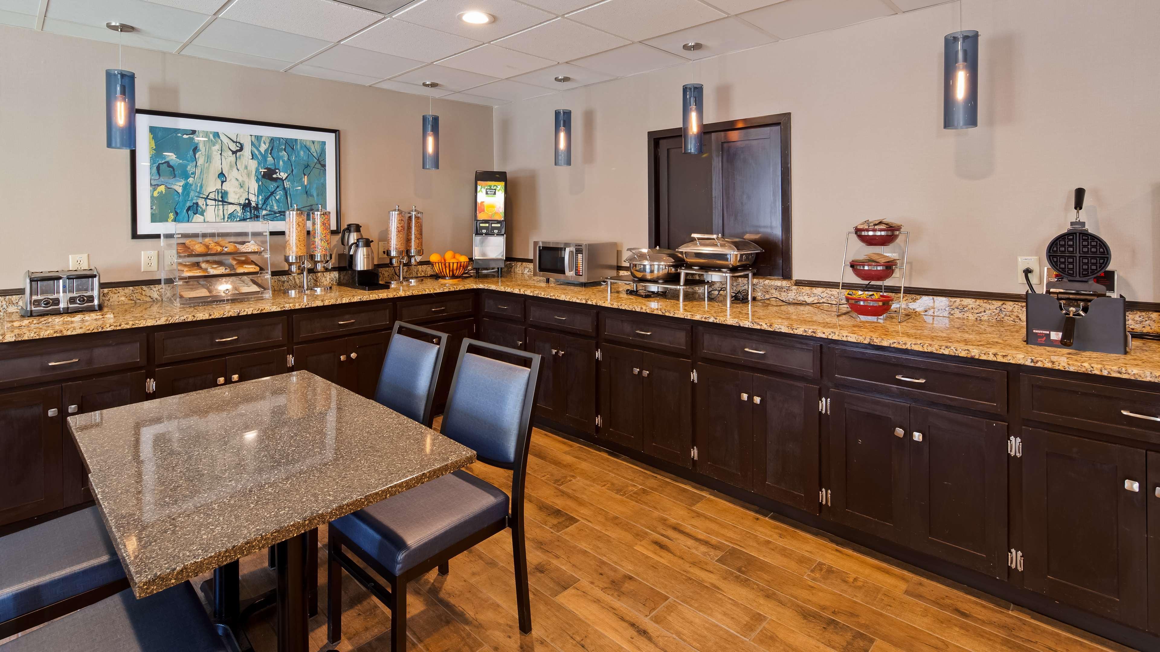 Best Western Augusta West Bagian luar foto
