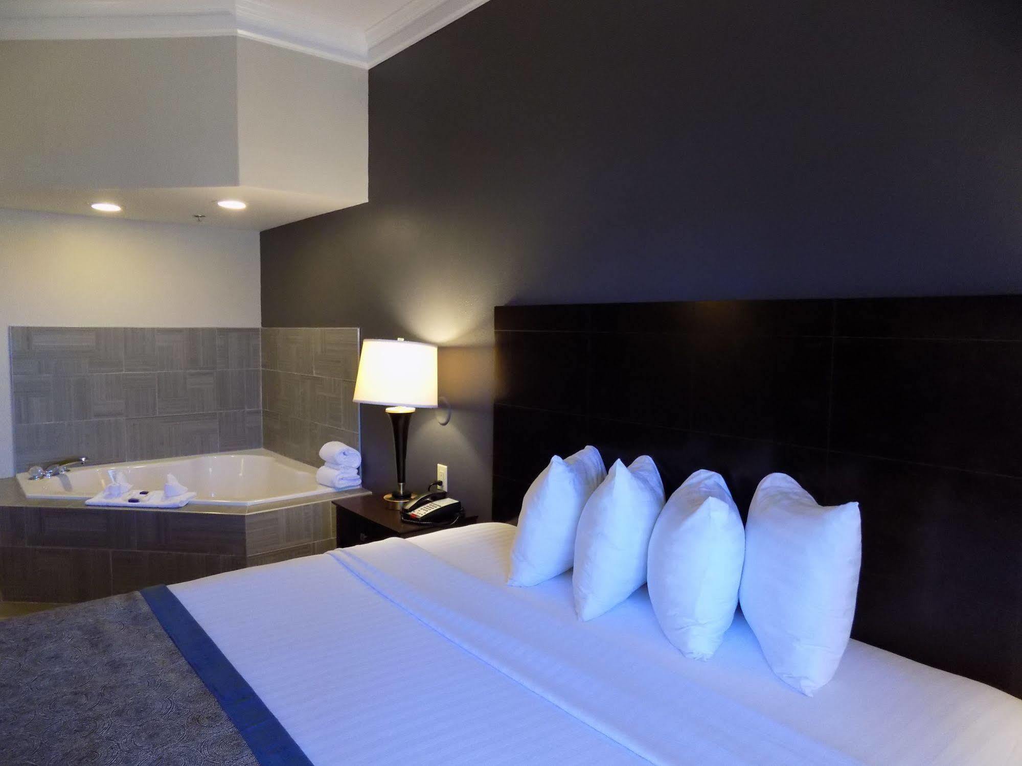 Best Western Augusta West Bagian luar foto