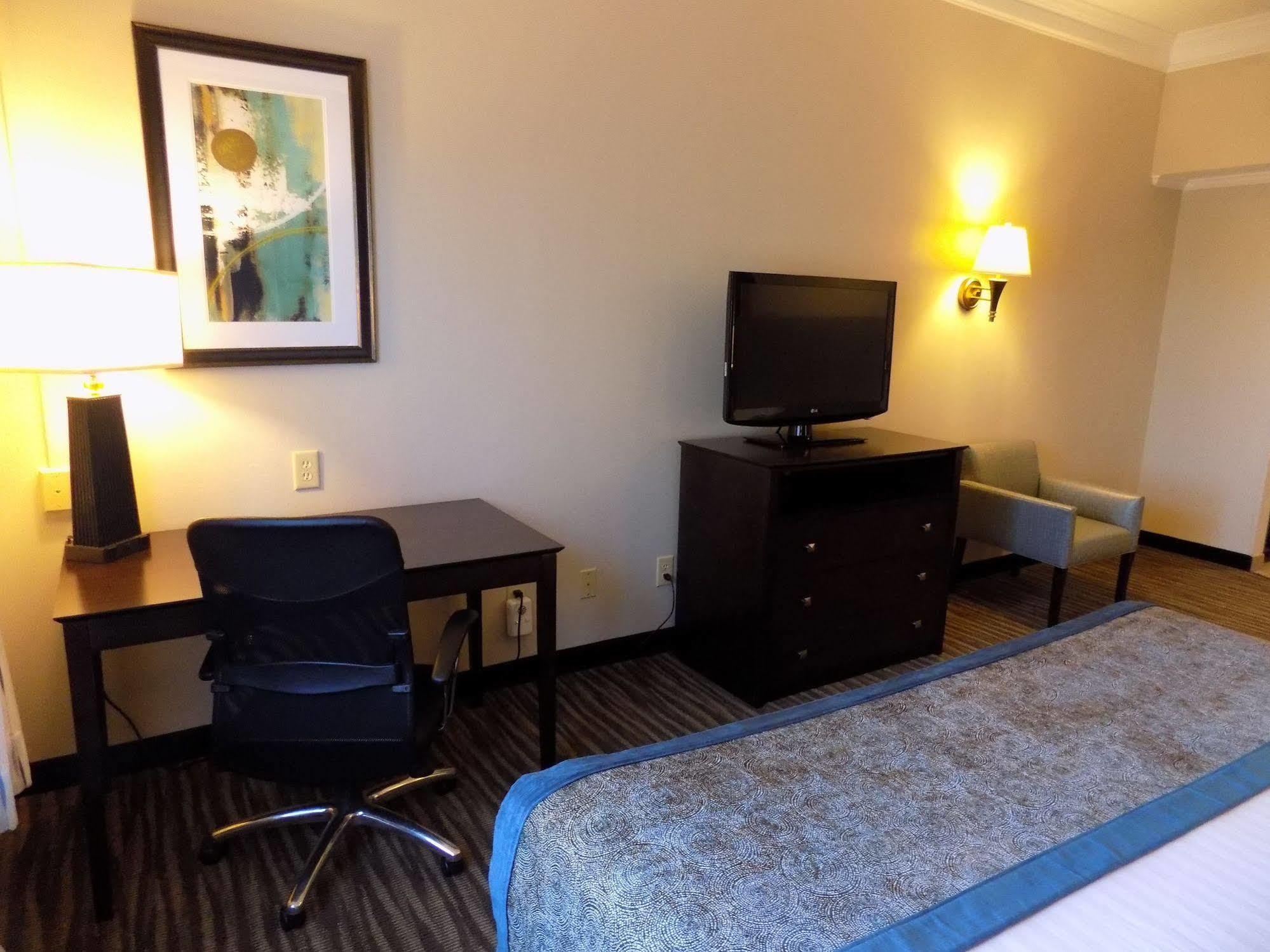 Best Western Augusta West Bagian luar foto
