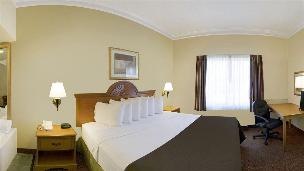 Best Western Augusta West Bagian luar foto